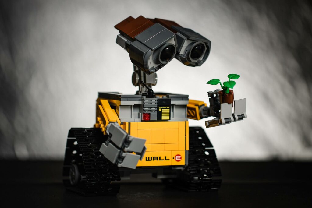 Bild des Roboters Wall-e mit kleiner Pflanze in der Hand